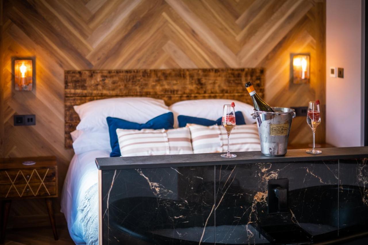 Craig'S Suites Windermere Bagian luar foto