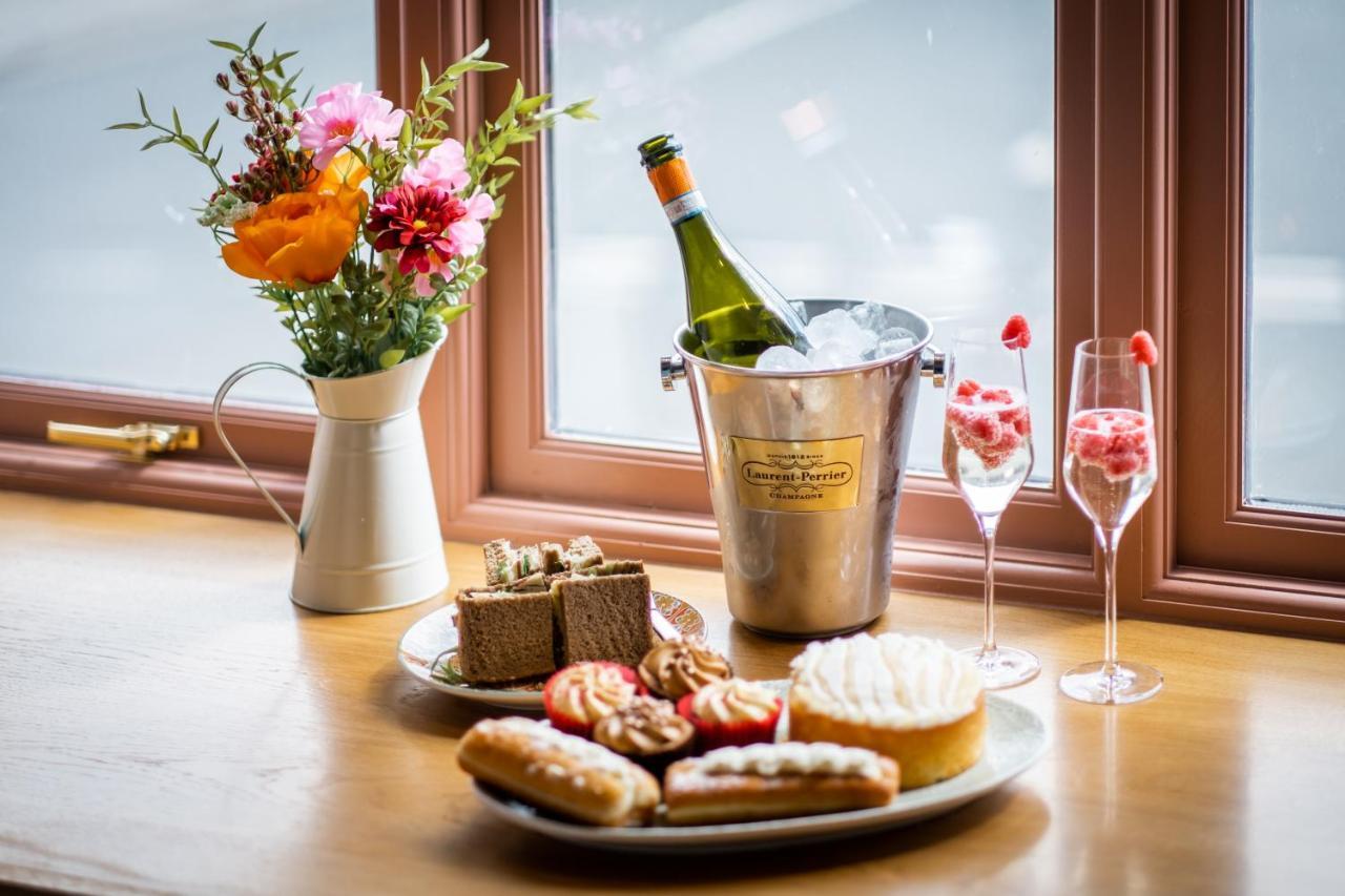 Craig'S Suites Windermere Bagian luar foto