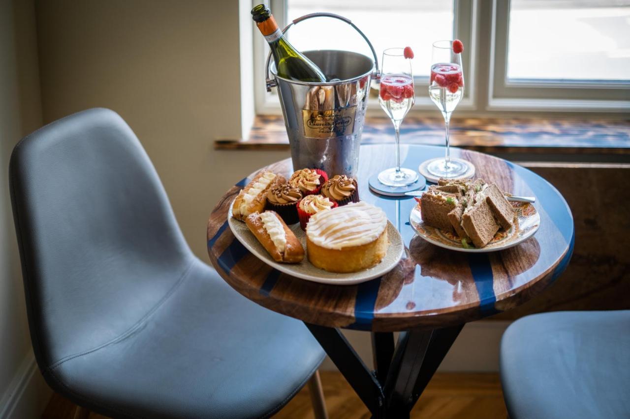 Craig'S Suites Windermere Bagian luar foto