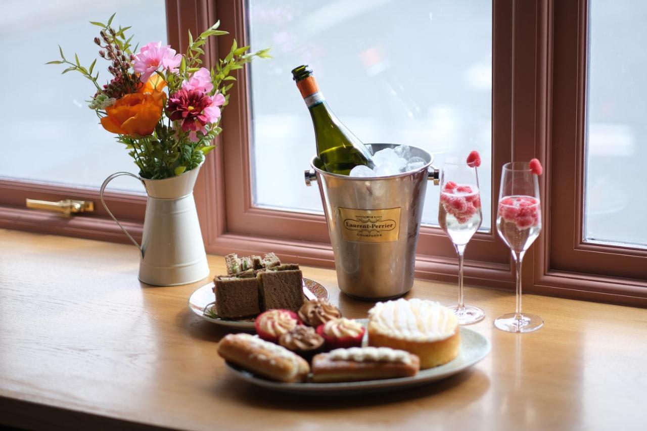 Craig'S Suites Windermere Bagian luar foto